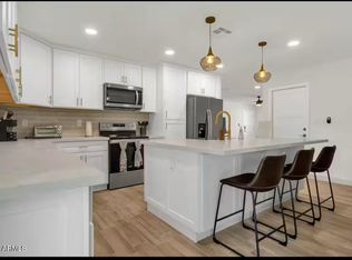 2452 E Manhatton Dr, Tempe, AZ 85282