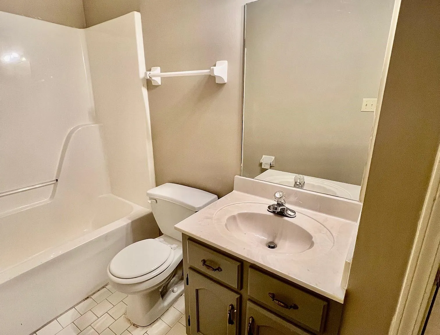 2 bed, 2.0 bath, 1095 sqft, $1,350 — Photo 4