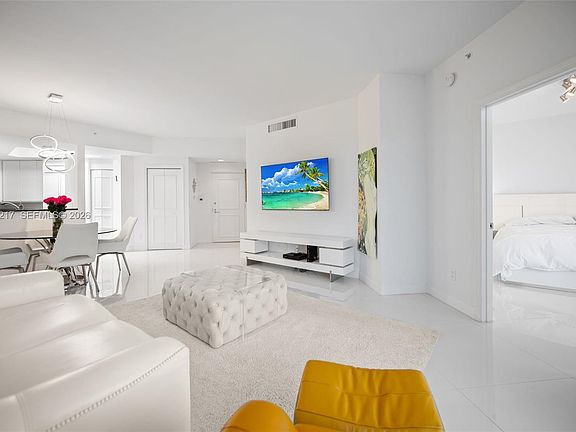 4th image of 21050 Point Pl Unit 302