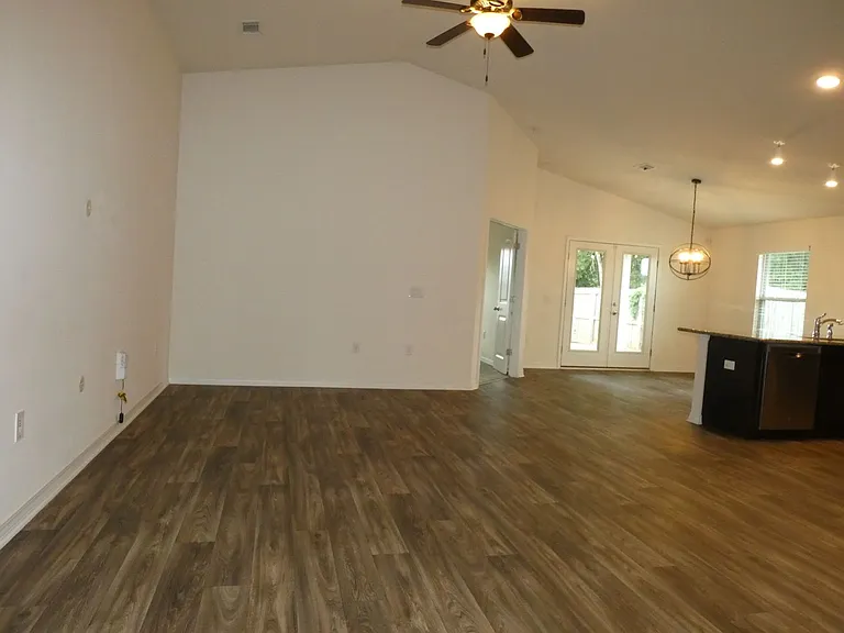 5637 Peach Dr — Photo 4