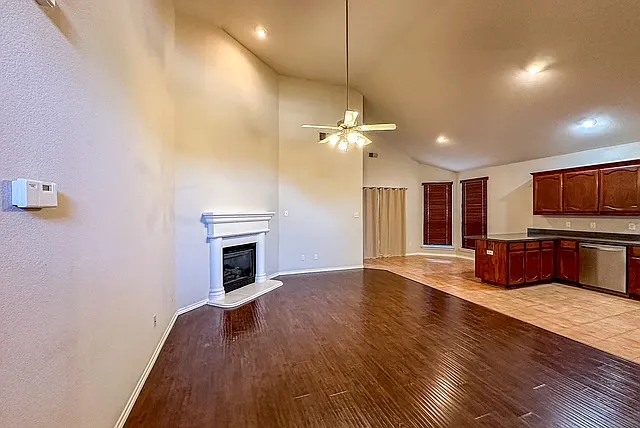 3 bed, 1449 sqft, $2,050 — Photo 4