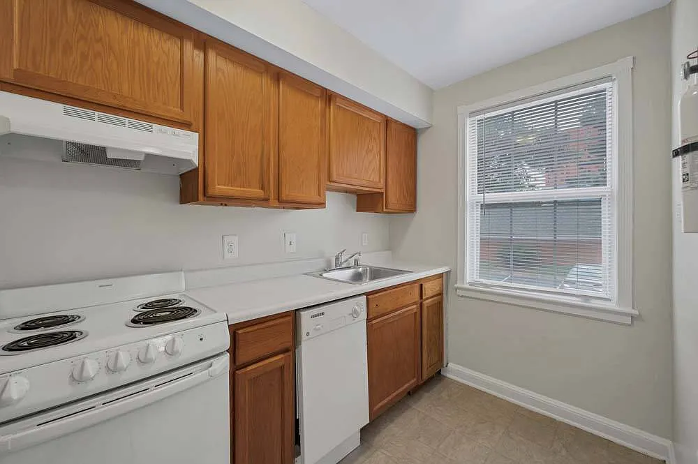 Woodside Place — Photo 4