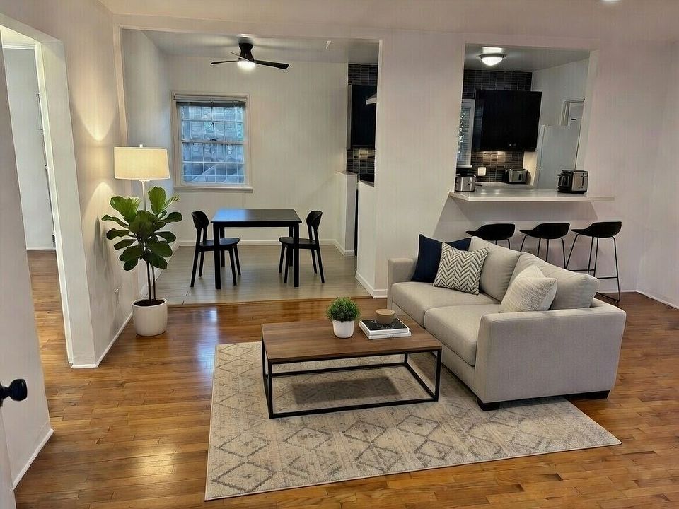1st image of 3315 Caroline Ave #3