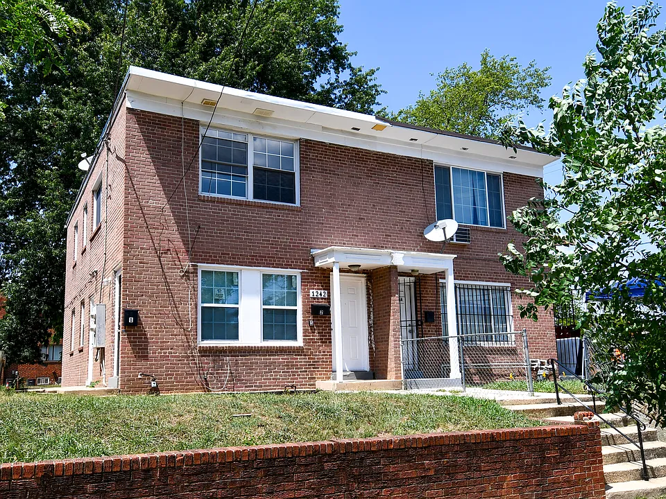 1242 Savannah Pl SE #2