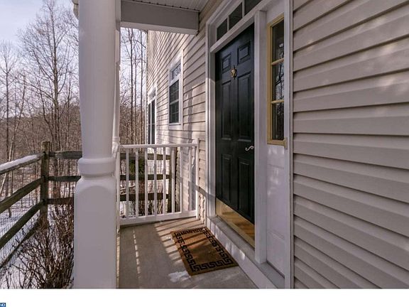 2nd image of 242 Niagara Falls Dr