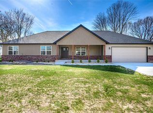 608 Hummingbird Ct, Troy, IL 62294