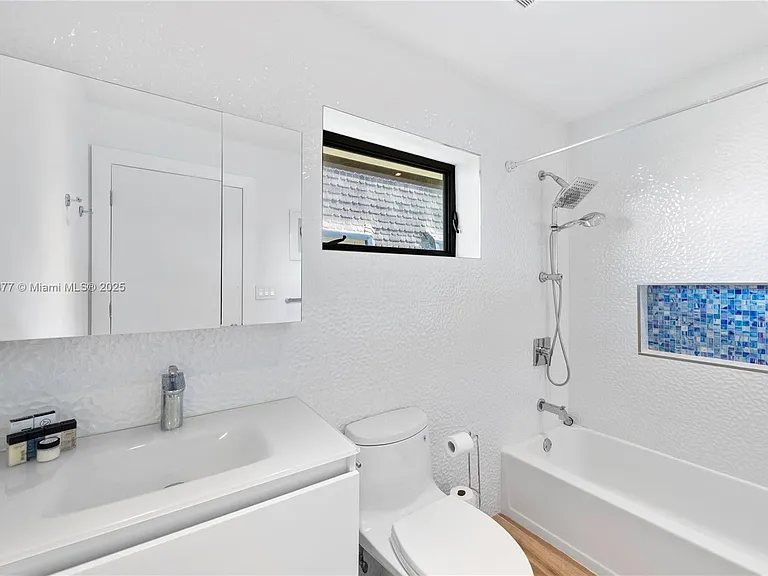 1025 Diplomat Pkwy — Photo 58