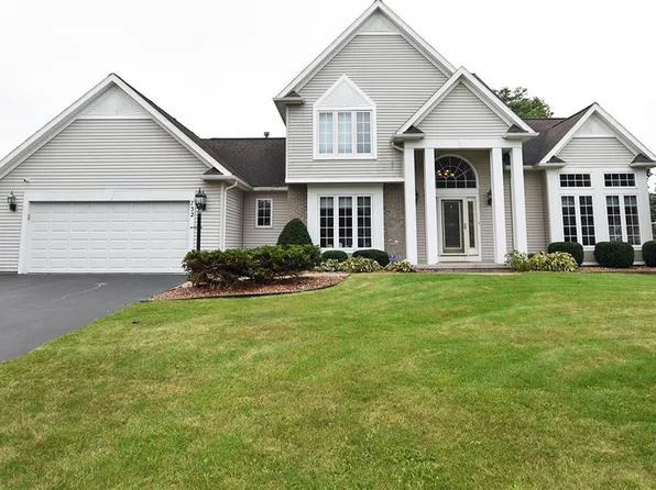 732 Wood Hill Dr, Macedon, NY 14502