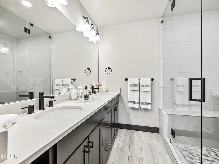 3751 Blackstone Dr #2J — Photo 27