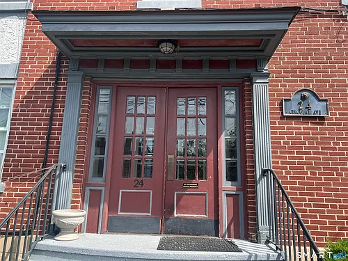 24 Circular Ave Photo 1