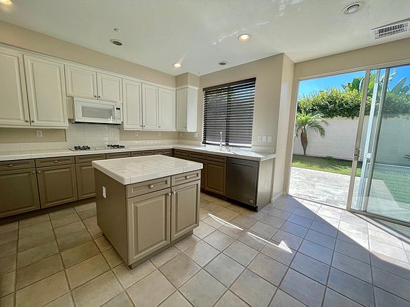 Gas range and dishwasher