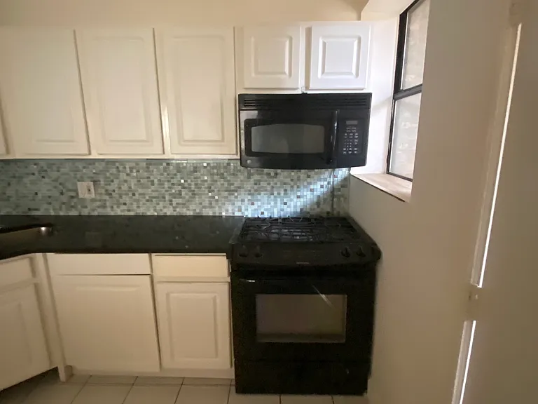 4930 N Kedzie Ave #2E — Photo 3
