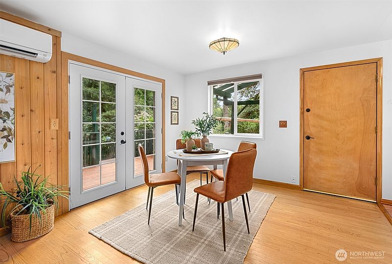 4th image of 8921 188th Street SE