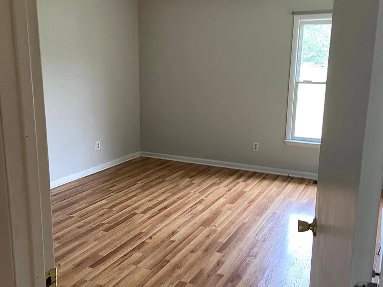 64 Hallmark Dr — Photo 5