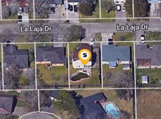 216 La Laja Dr, Angleton, TX 77515