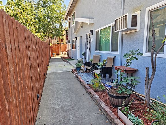 2nd image of 2107 27th St APT 2
