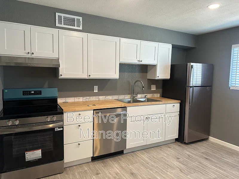 2 bed, 1.0 bath, 990 sqft, $1,399 — Photo 4