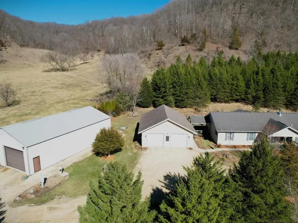 41498 South Sleepy Hollow Road, Gays Mills, WI 54631