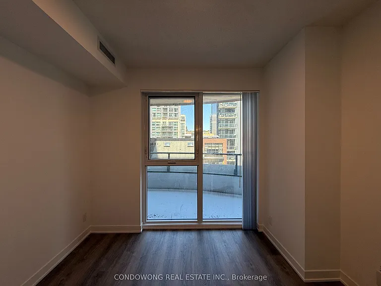 180 Front St E #903 — Photo 3