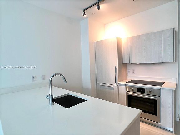5th image of 501 NE 31st St Unit 205