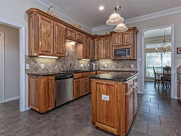4th image of 1209 Turfway Park Dr