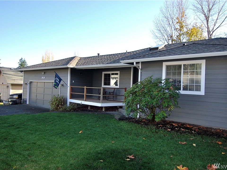1st image of 919 NE Opal Ct