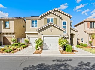 3053 Mount Rainier Ln, Clovis, CA 93619