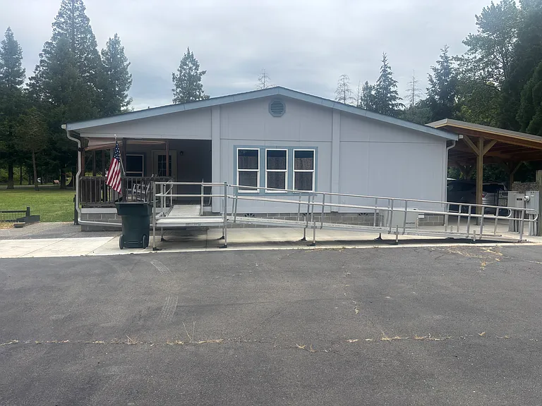Highland Dr — Photo 2