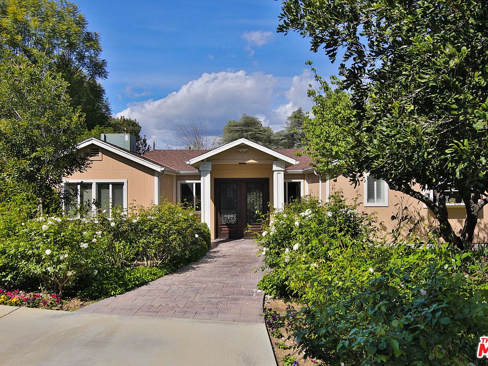 1st image of 23054 Erwin St