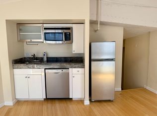 12 Stoneholm St APT 422, Boston, MA 02115