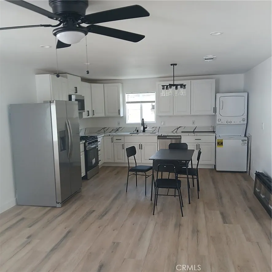 3 bed, 1194 sqft, $3,495 — Photo 3