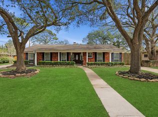 9323 Braes Bayou Dr, Houston, TX 77074