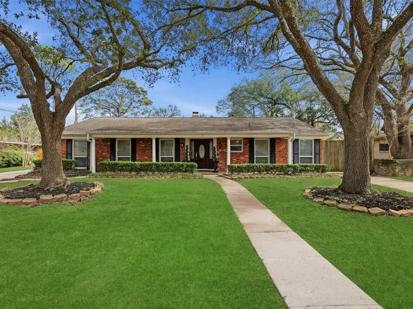 9323 Braes Bayou Dr, Houston, TX 77074