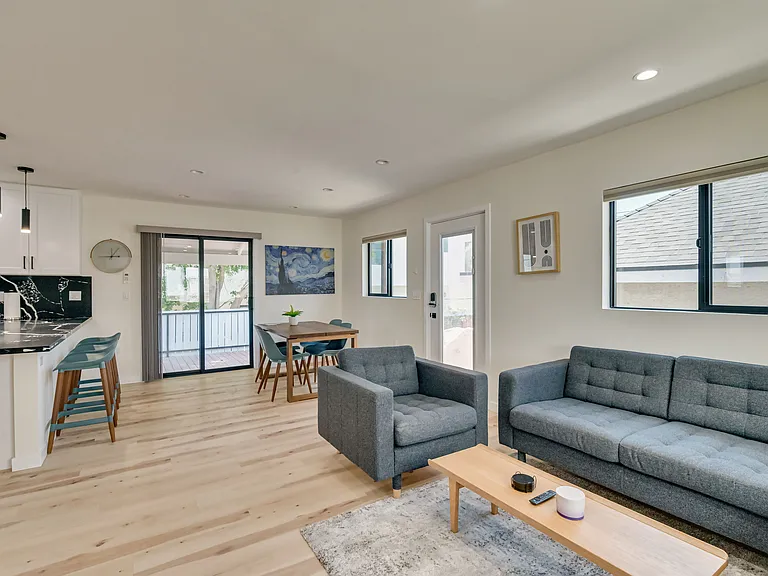 918 N San Vicente Blvd #D — Photo 1