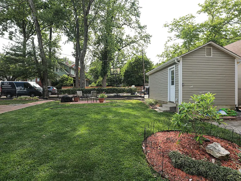 15 W Howell Ave — Photo 34