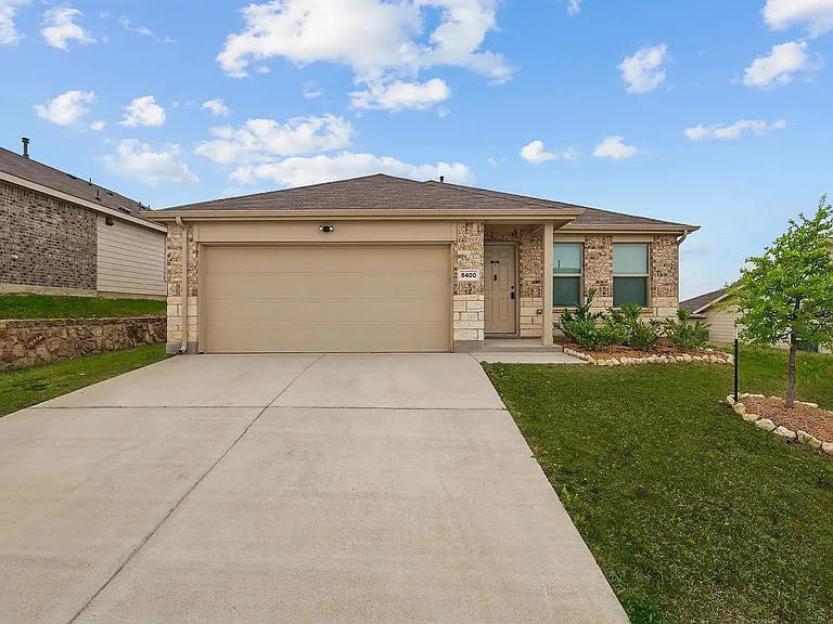 8400 High Robin Ave — Photo 2