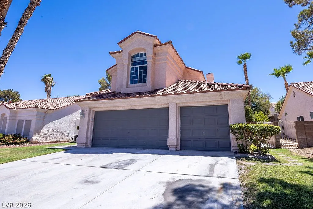 4 bed, 3.0 bath, 2036 sqft, $2,800 — Photo 1