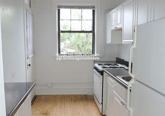 4th image of 925 Forest Ave APT Gdn