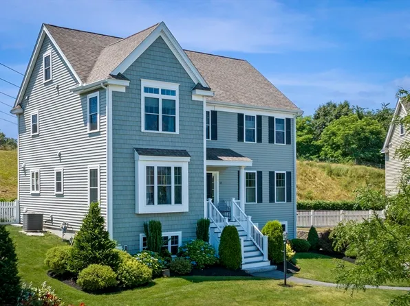 17 Osborne Hill Dr, Salem, MA 01970