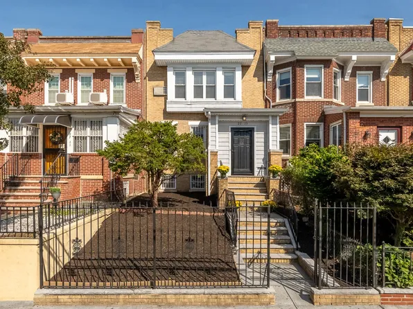 27-13 Ditmars Boulevard image 1 of 32