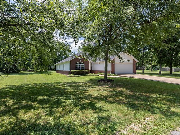 3rd image of 391 W Circle Dr