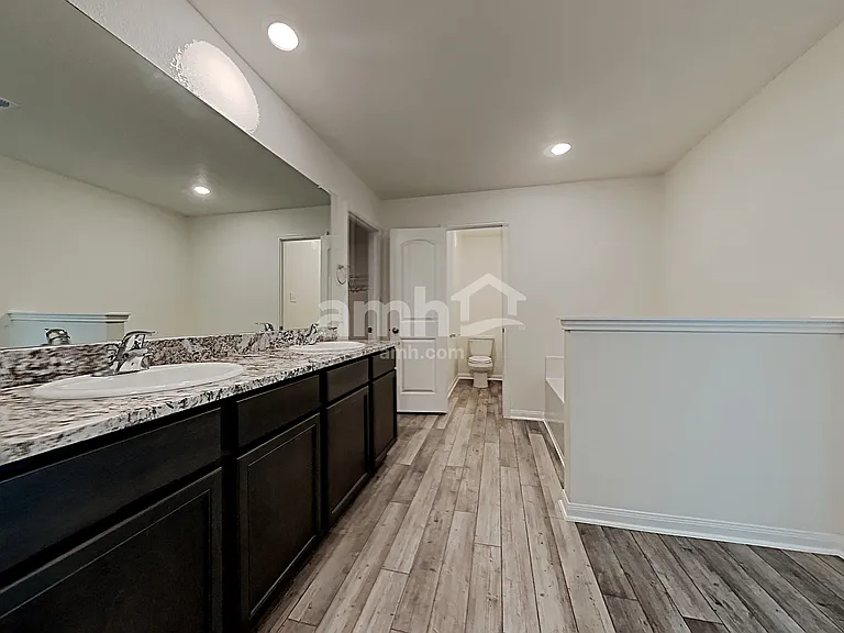 1138 Treeta Trl — Photo 10