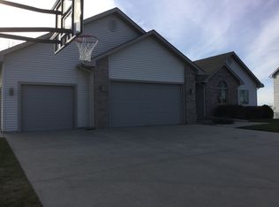 2309 W 10th Ave, Indianola, IA 50125