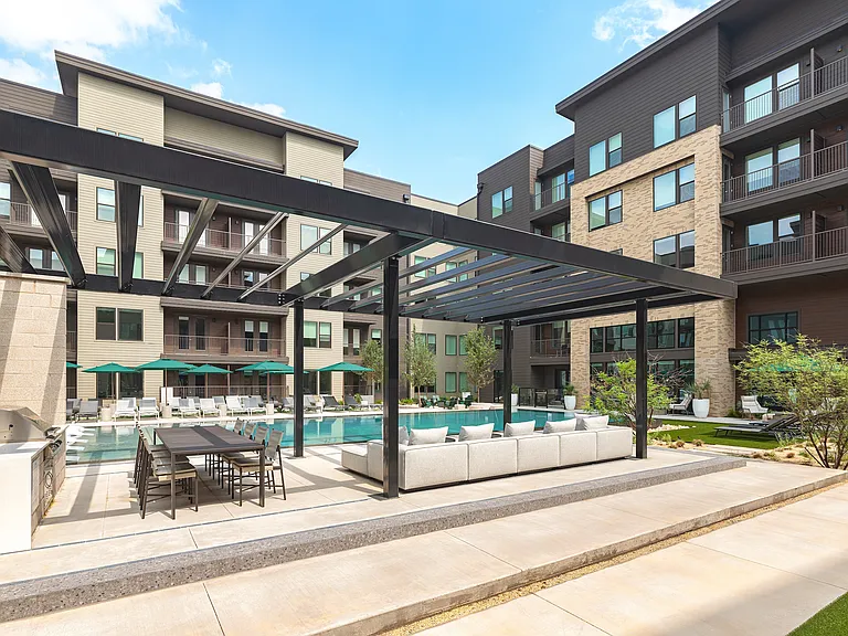 Revolve ATX — Photo 6