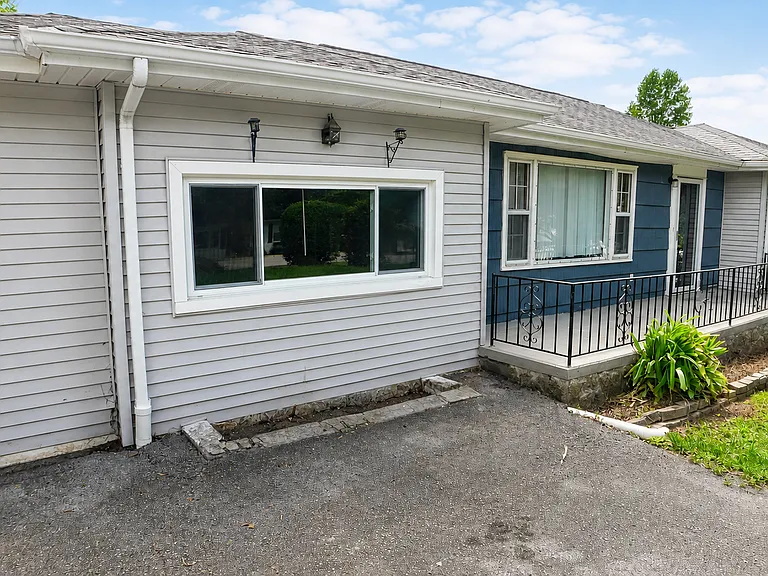 610 Mauldeth Rd — Photo 2