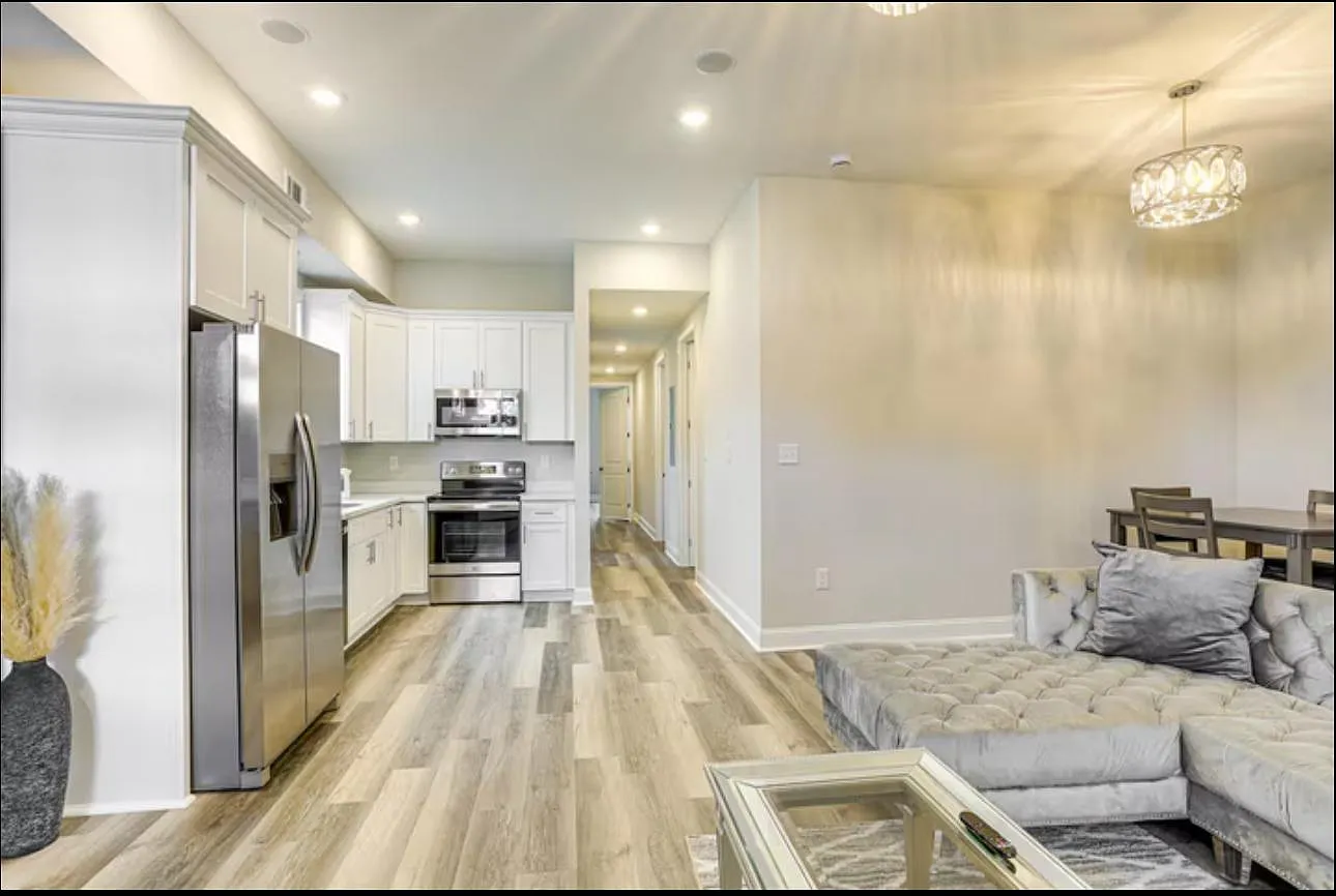 3 bed, 3.0 bath, 2710 sqft, $1,183 — Photo 4
