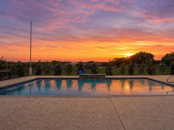 716 Coastal Meadows Ct, Granbury, TX 76049