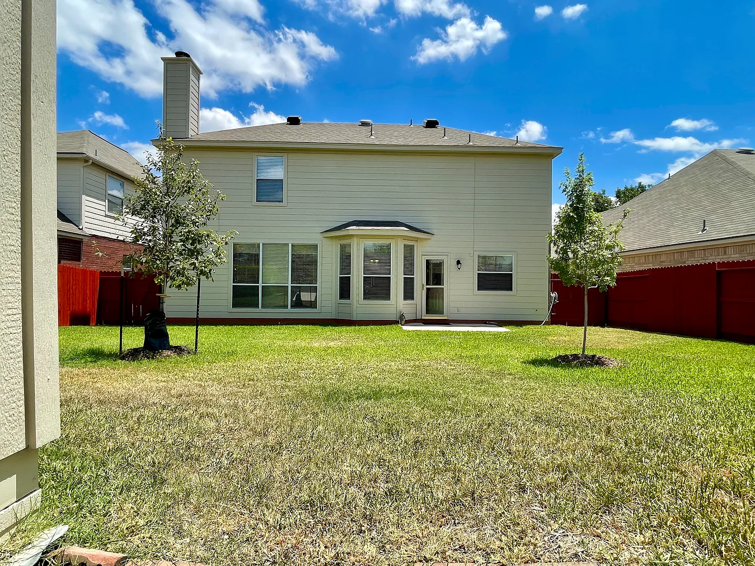 4 bed, 2.5 bath, 2400 sqft, $2,500 — Photo 3