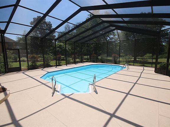3rd image of 5575 Oakmont Dr