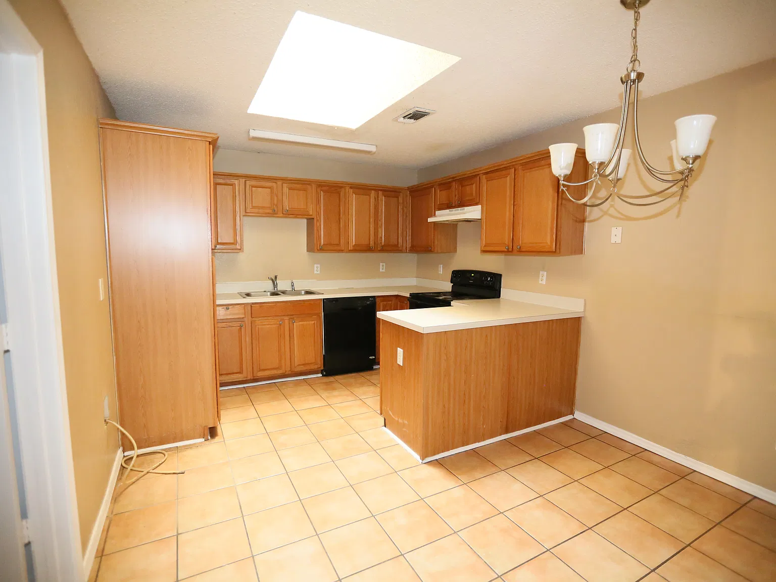 3 bed, 1588 sqft, $1,900 — Photo 3